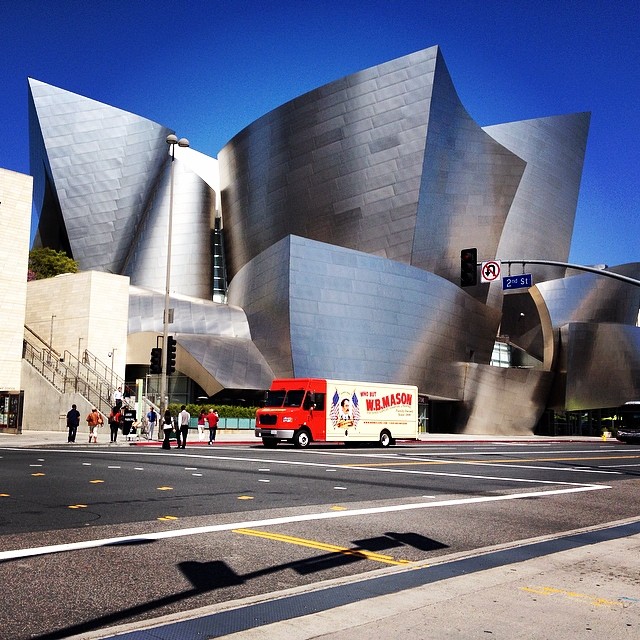 I loved seeing Frank Gehry's design. He's a fabulous architect and I enjoyed exploring the exterior of this building.